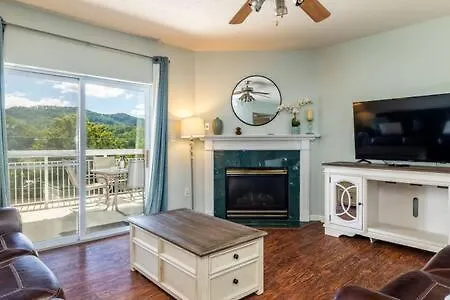 Dolly's Hideout - Newly Renovated, Less Than 1 Mi To Parkway Holiday home Pigeon Forge