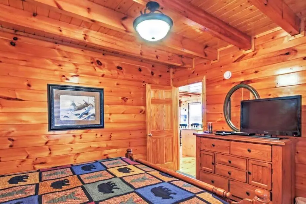 Solid Ground With Yard! * Pigeon Forge
