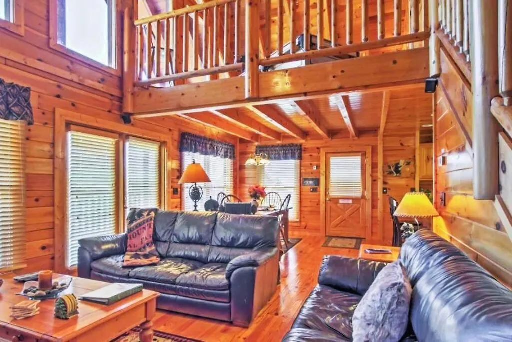 Holiday home Solid Ground With Yard! Pigeon Forge
