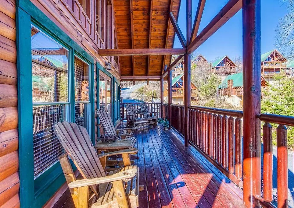Solid Ground With Yard! Pigeon Forge
