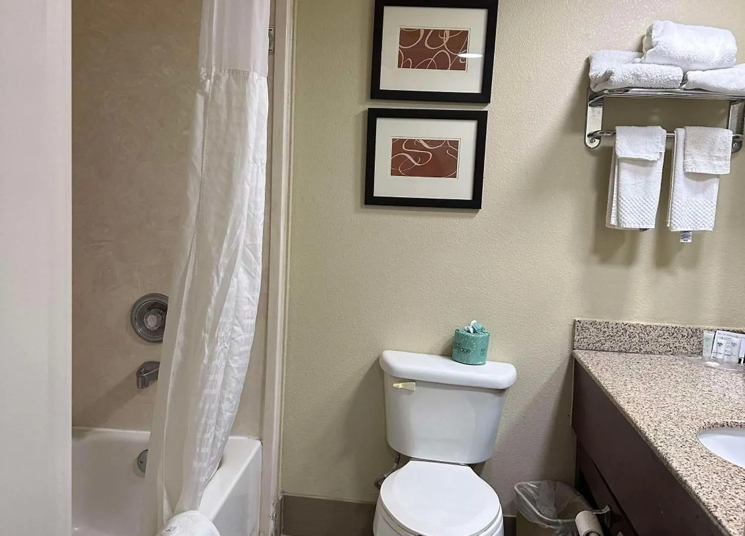 Hotel Vista Near Island Drive And Convention Center 3*