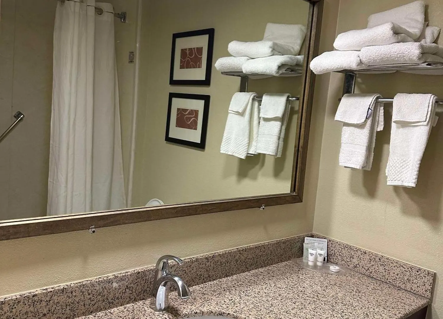 Vista Near Island Drive And Convention Center מלון 3*