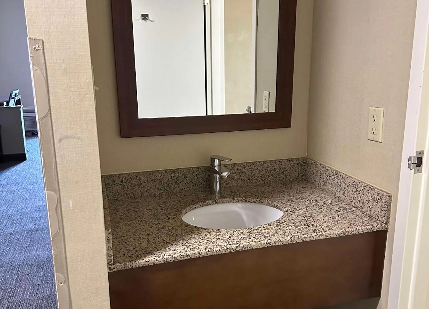 Vista Near Island Drive And Convention Center מלון 3*