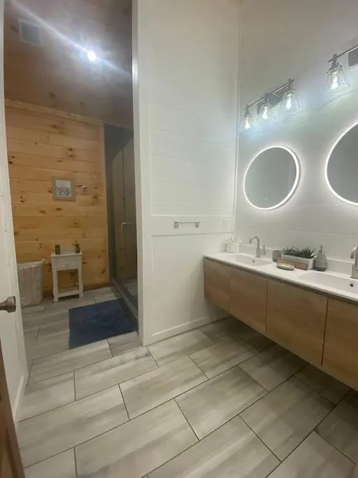 The Grand Tennessean Cabin- Four Bedroom Luxury In The Mountains *