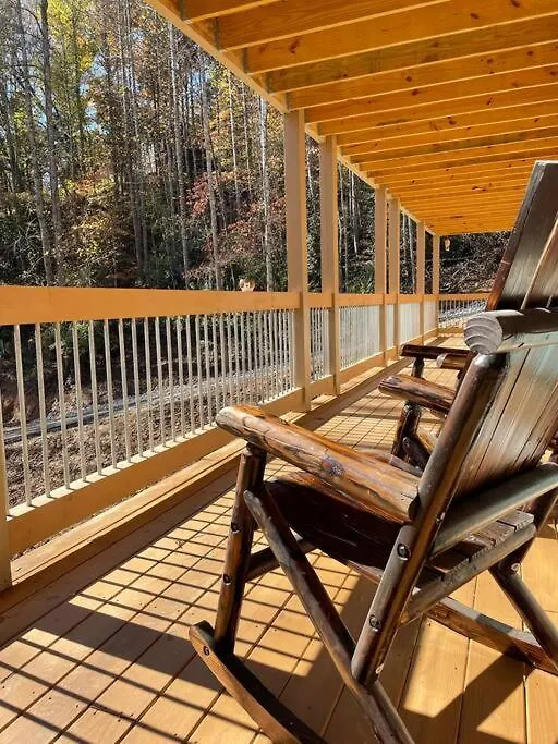 The Grand Tennessean Cabin- Four Bedroom Luxury In The Mountains