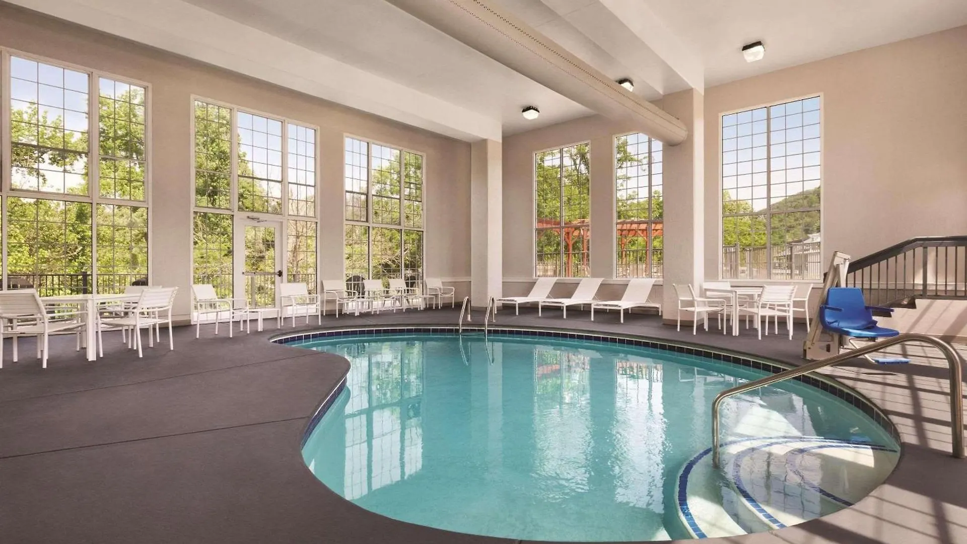 Country & By Radisson, South, Tn Pigeon Forge