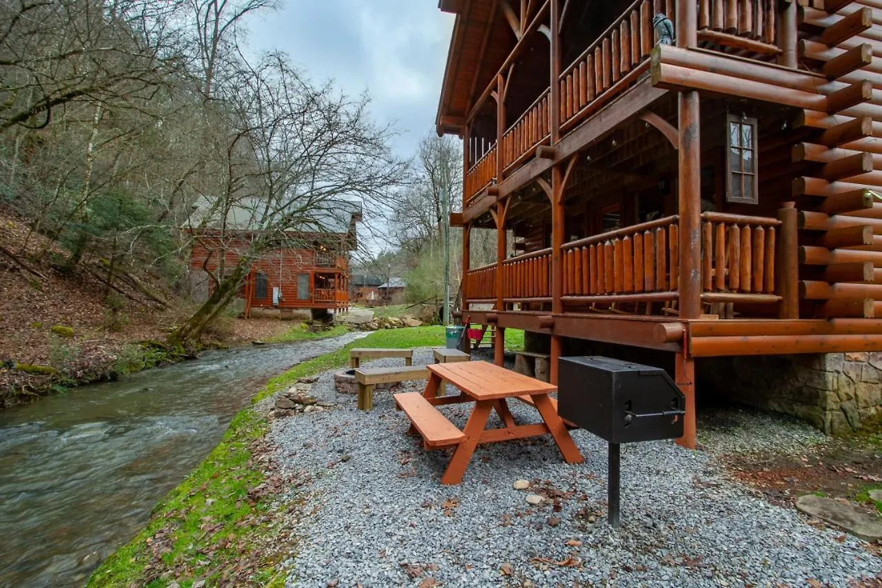 Holiday home Dream On The Stream Hottub Pooltable Firepit Pigeon Forge