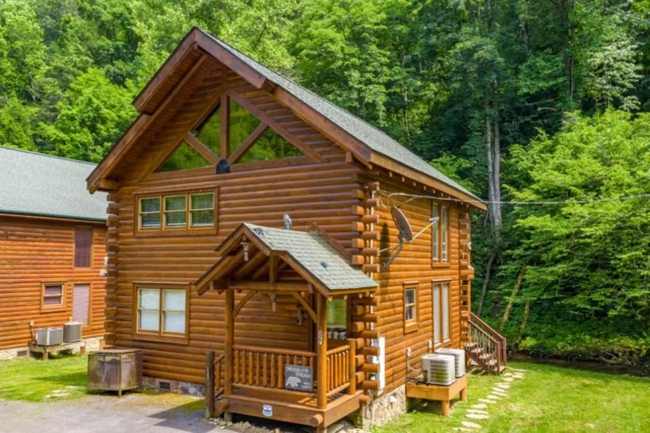 Dream On The Stream Hottub Pooltable Firepit Holiday home Pigeon Forge
