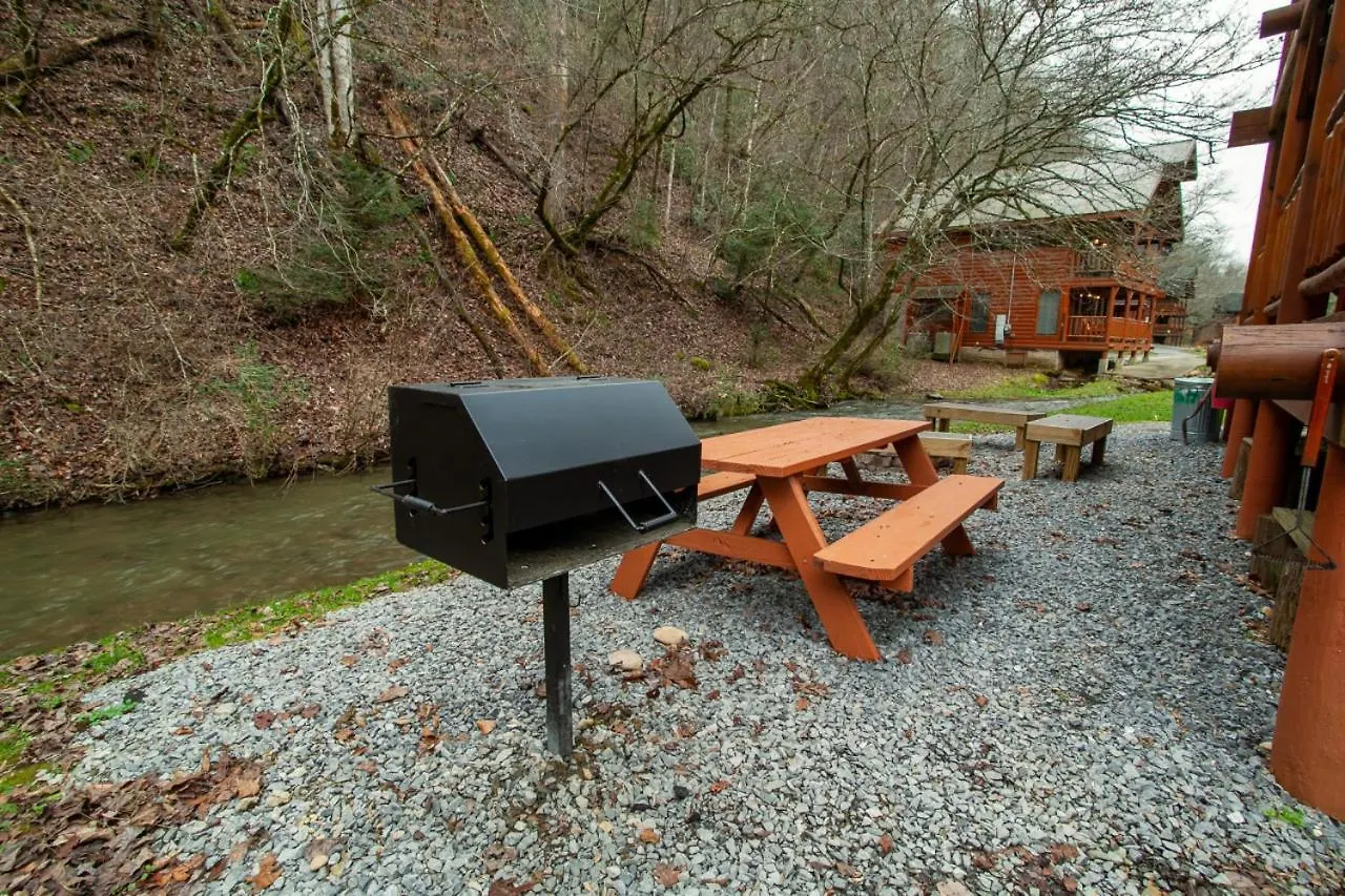 Dream On The Stream Hottub Pooltable Firepit