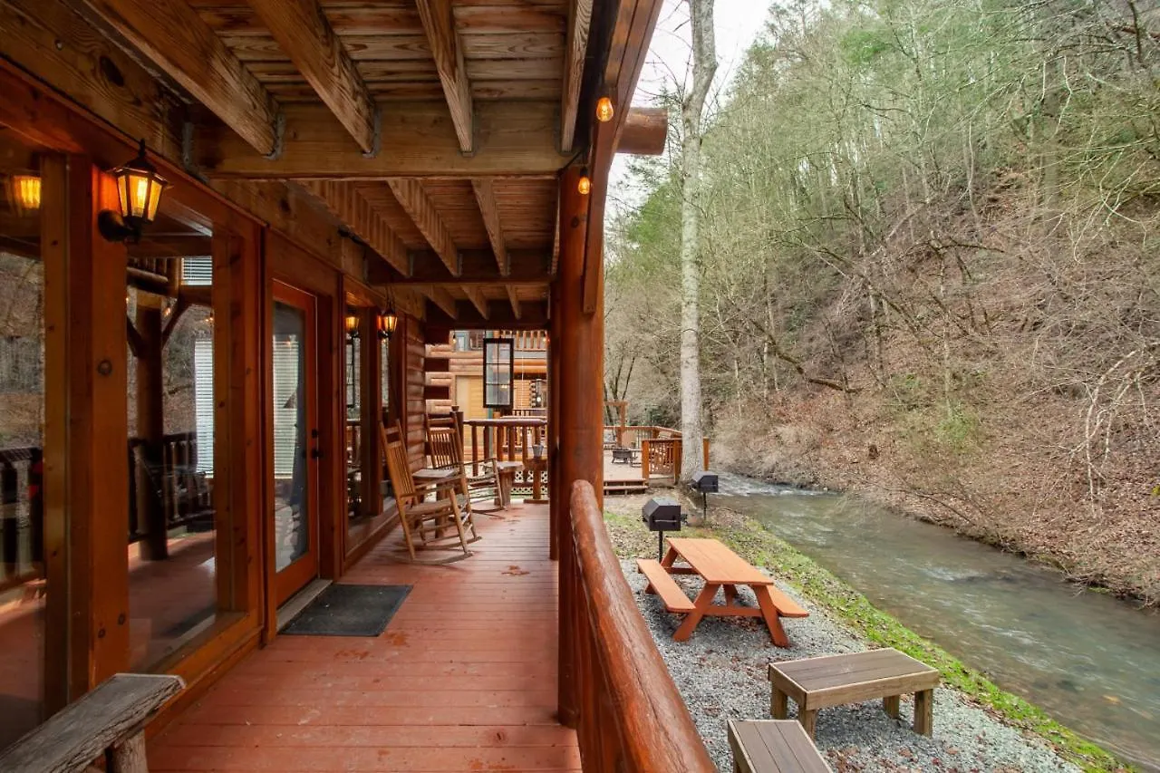 Dream On The Stream Hottub Pooltable Firepit Holiday home *