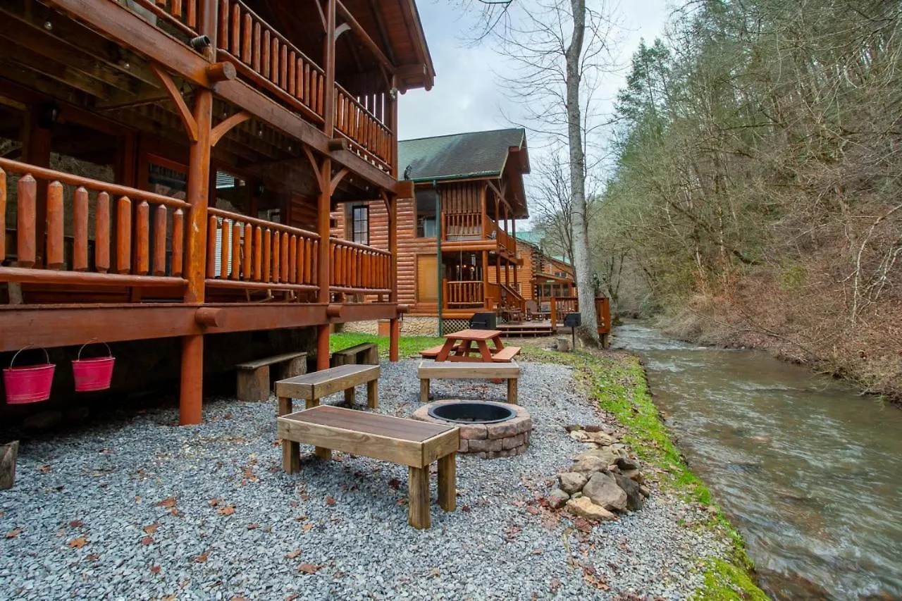 Dream On The Stream Hottub Pooltable Firepit