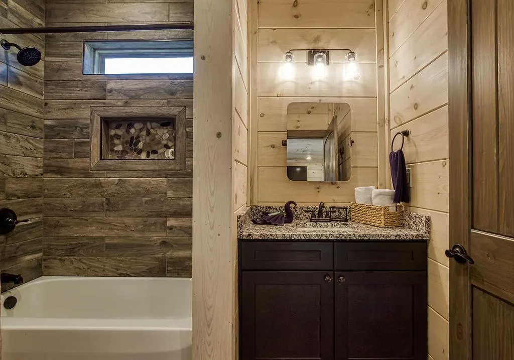 Holiday home Creekside Lodge, Hot Tub, 1089 Of Free Attraction Tickets For Each Paid Day, Dollywood And More! *