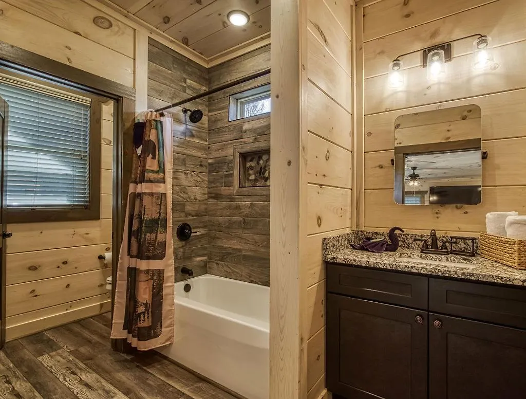Holiday home Creekside Lodge, Hot Tub, 1089 Of Free Attraction Tickets For Each Paid Day, Dollywood And More! Pigeon Forge