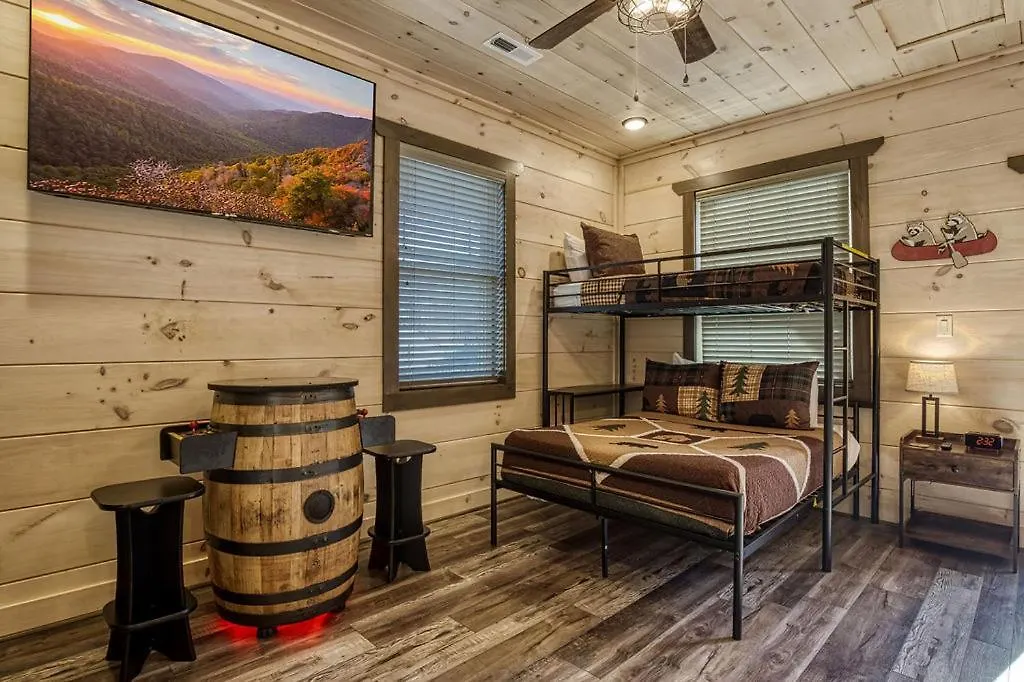 Holiday home Creekside Lodge, Hot Tub, 1089 Of Free Attraction Tickets For Each Paid Day, Dollywood And More! *