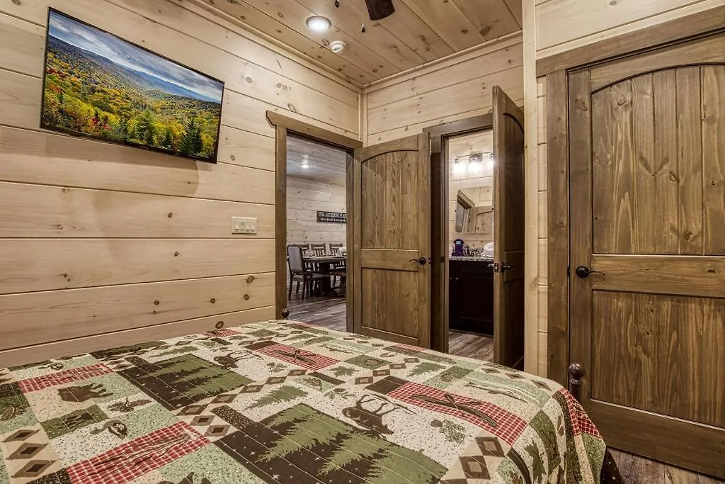 Holiday home Creekside Lodge, Hot Tub, 1089 Of Free Attraction Tickets For Each Paid Day, Dollywood And More! *