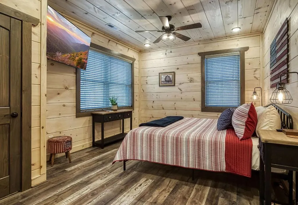 Creekside Lodge, Hot Tub, 1089 Of Free Attraction Tickets For Each Paid Day, Dollywood And More! *