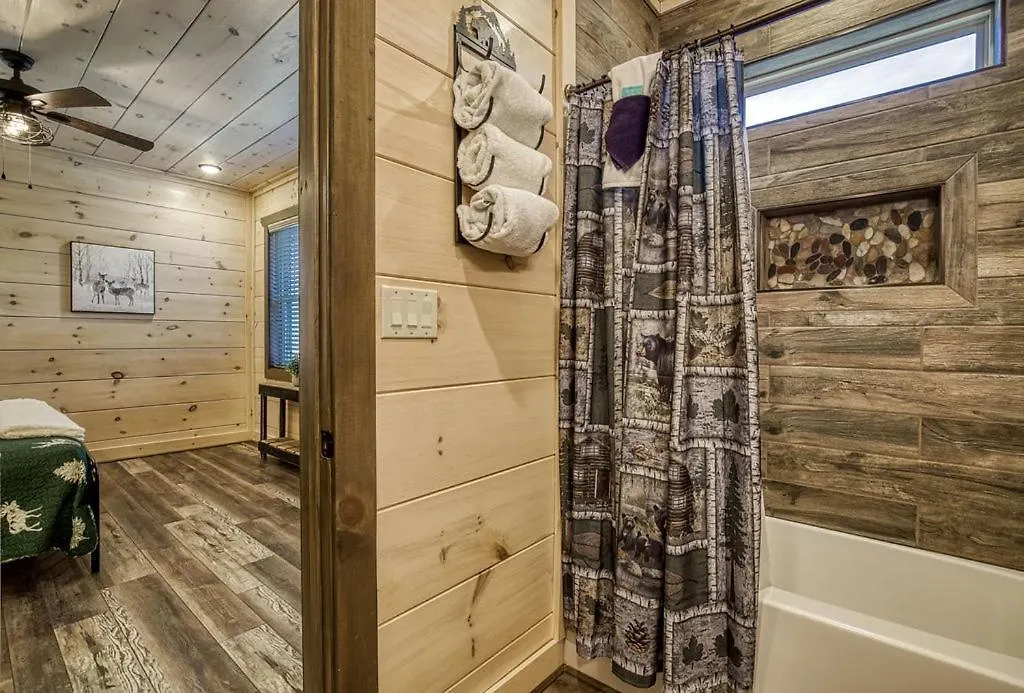 Creekside Lodge, Hot Tub, 1089 Of Free Attraction Tickets For Each Paid Day, Dollywood And More!
