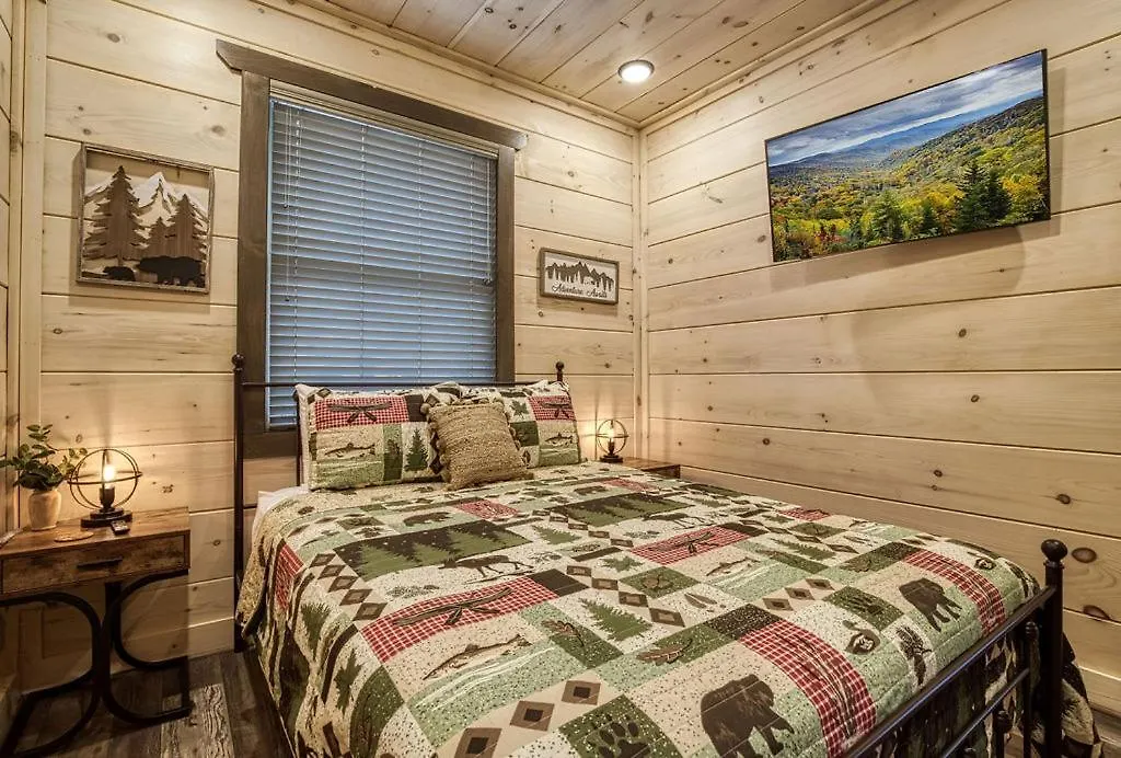 Creekside Lodge, Hot Tub, 1089 Of Free Attraction Tickets For Each Paid Day, Dollywood And More! Holiday home Pigeon Forge
