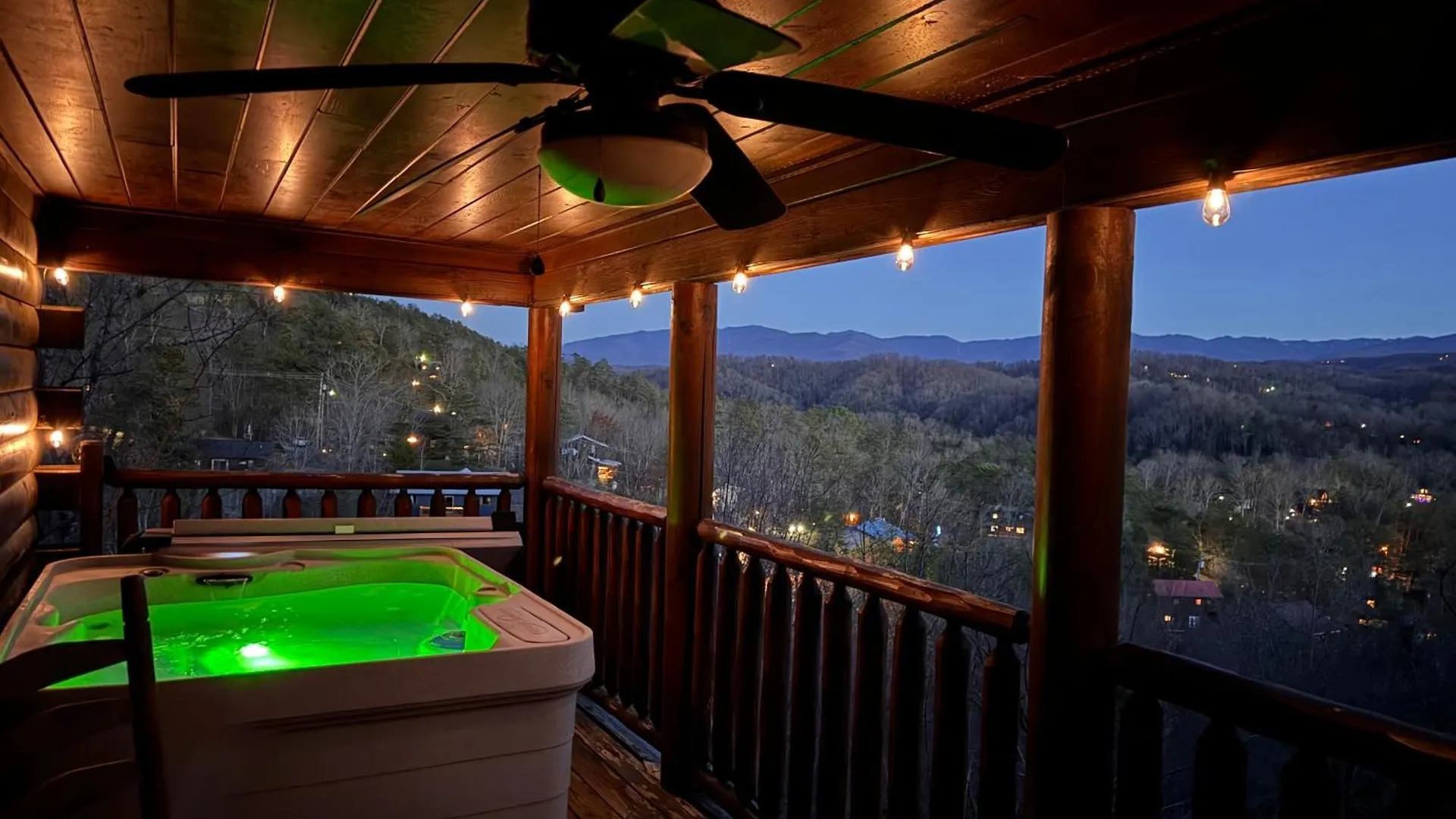 Chalet Smoky Paws - Exceptional Cabin, Stunning Mountain Views, Hot Tub, Tranquil, Gigabit Internet, Free L2 Ev *