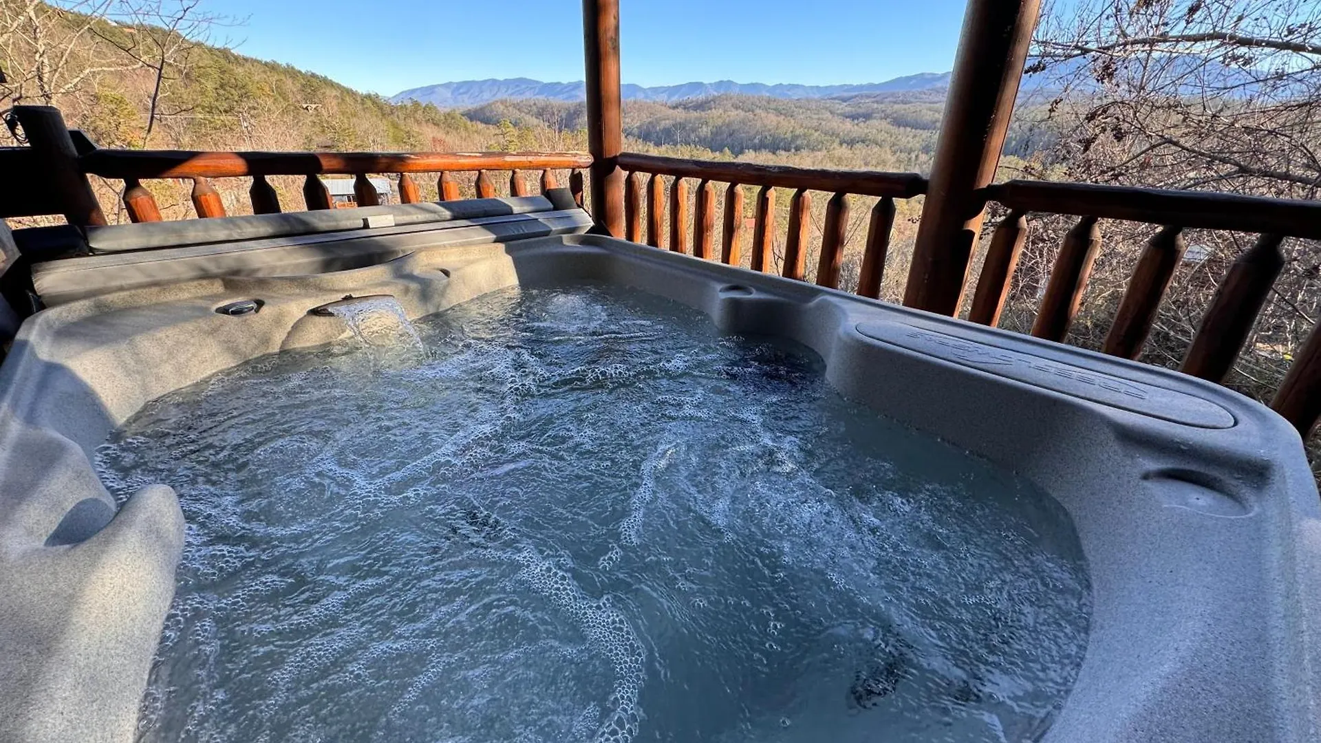Domek alpejski Smoky Paws - Exceptional Cabin, Stunning Mountain Views, Hot Tub, Tranquil, Gigabit Internet, Free L2 Ev *