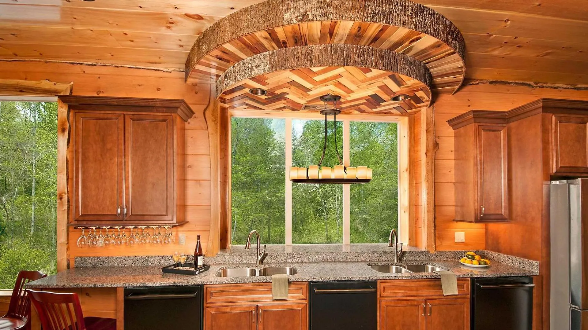 Skyview Mansion:13bdrm, 17bath, Sleeps 70, Indoor Pool, Amazing Views Pigeon Forge