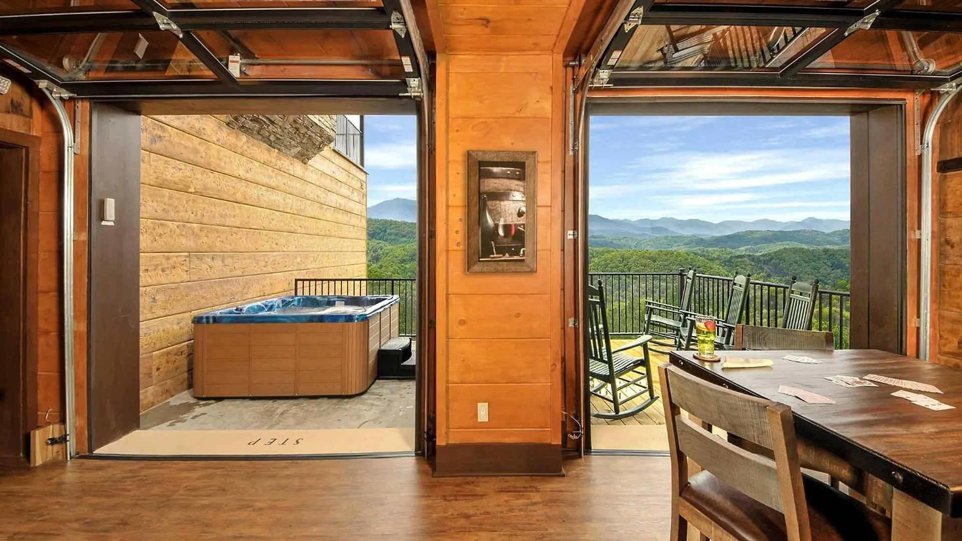Villa Skyview Mansion:13bdrm, 17bath, Sleeps 70, Indoor Pool, Amazing Views Pigeon Forge