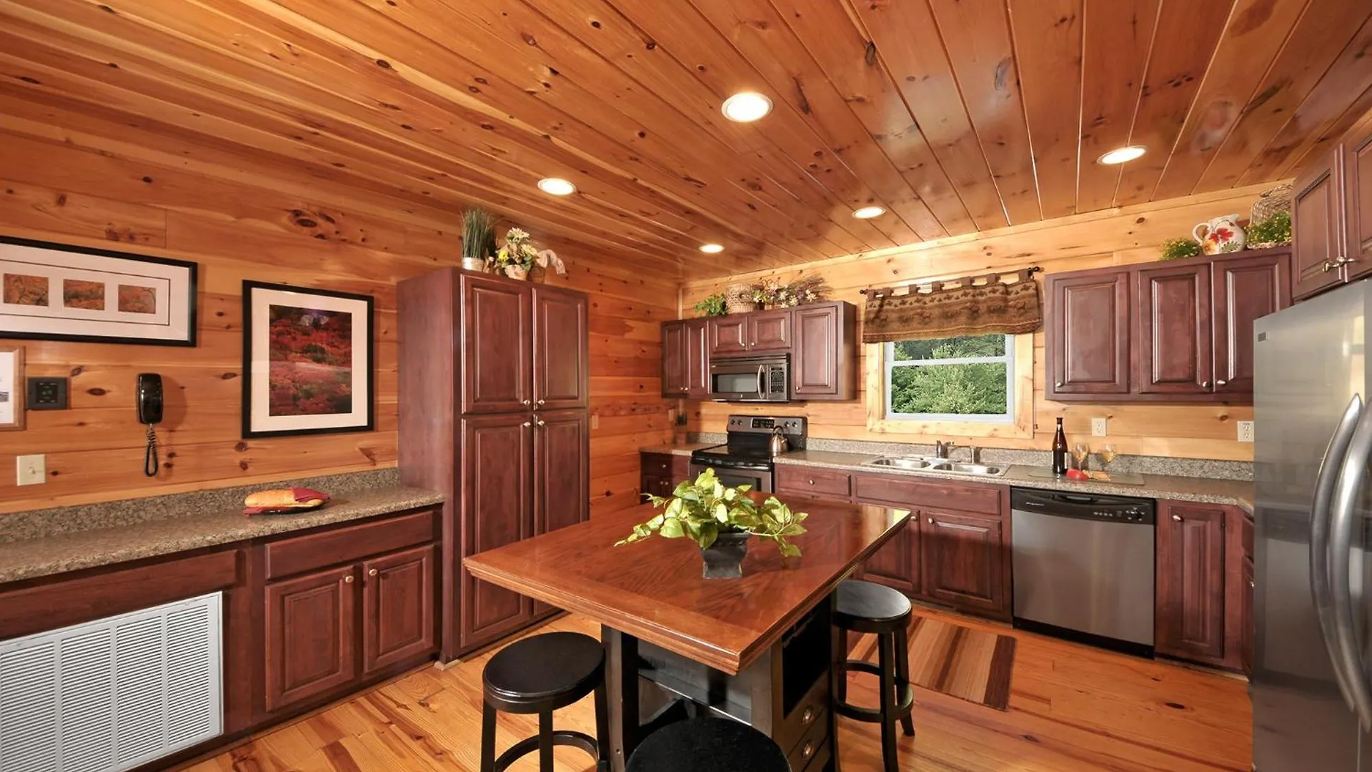 Magical Moose, 7bdrm 7bath, Specials, Free Tickets, Elevator, Hot Tub * Pigeon Forge