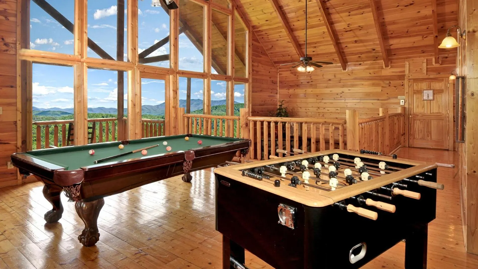 Villa Magical Moose, 7bdrm 7bath, Specials, Free Tickets, Elevator, Hot Tub Pigeon Forge