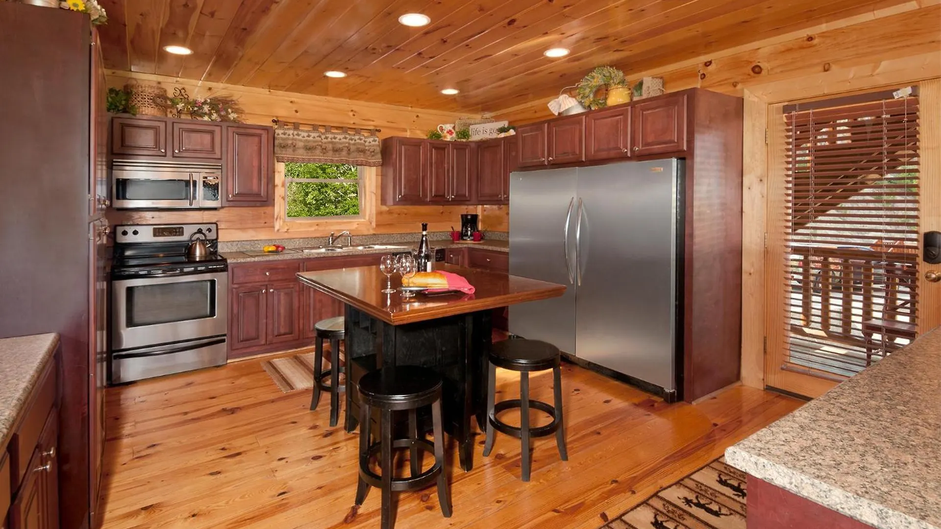 Magical Moose, 7bdrm 7bath, Specials, Free Tickets, Elevator, Hot Tub Pigeon Forge
