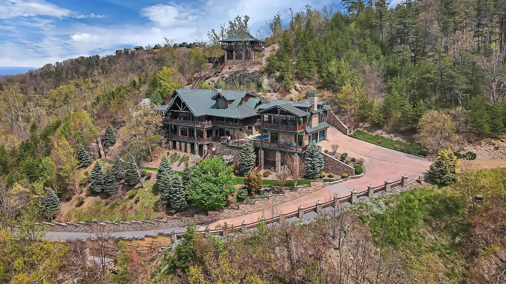 Scenic Views Estate *
