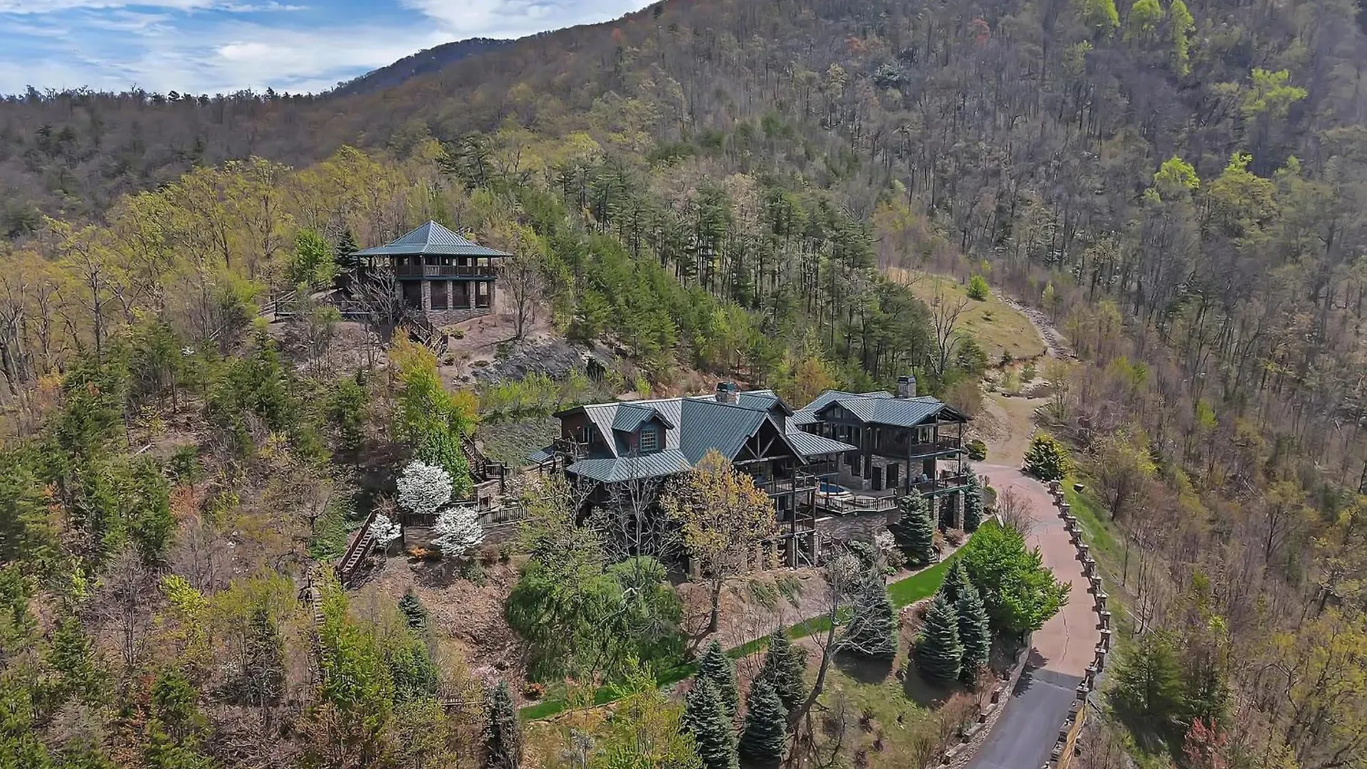 Scenic Views Estate Villa *