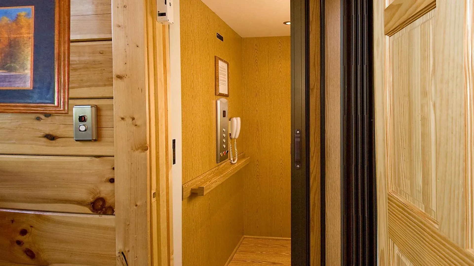 Bashful Bear: 6bdrm 6bath, Specials, Free Tickets, Elevator, Amazing View, Hot Tub, Gameroom Villa Pigeon Forge
