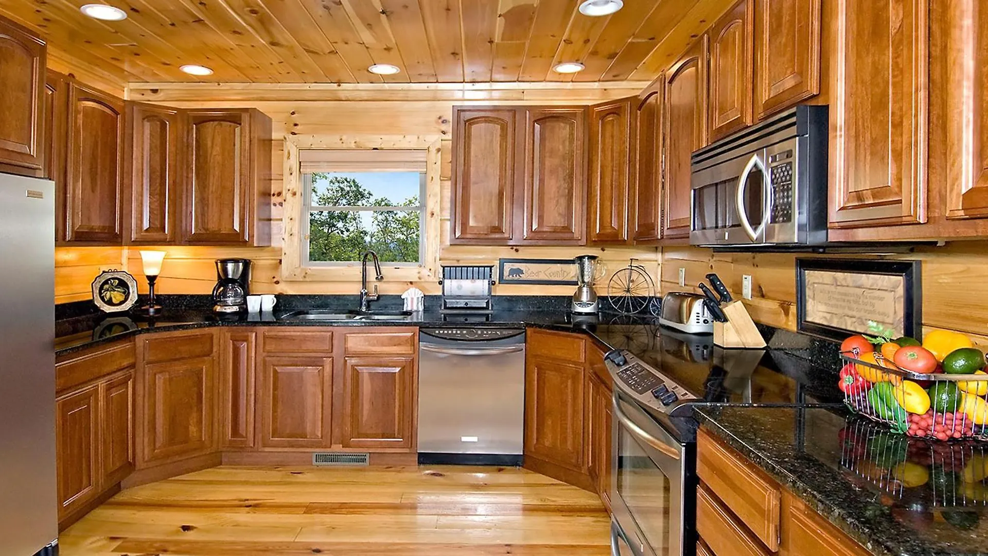 Villa Bashful Bear: 6bdrm 6bath, Specials, Free Tickets, Elevator, Amazing View, Hot Tub, Gameroom *