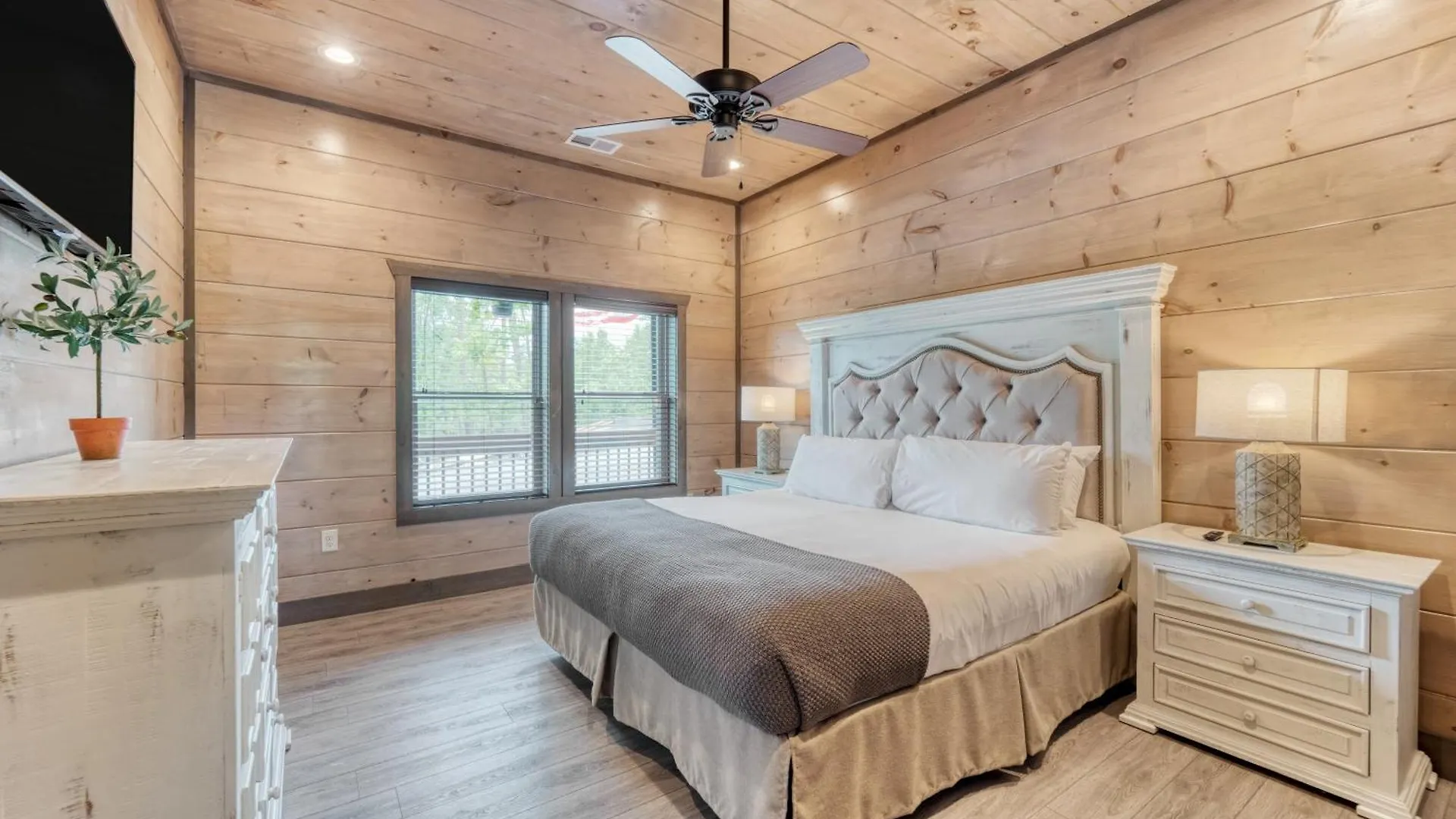 Wanderer By Avantstay Sleeps 26 A Custom Smokies *
