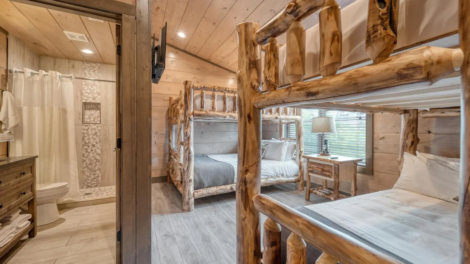 Holiday home Wanderer By Avantstay Sleeps 26 A Custom Smokies *