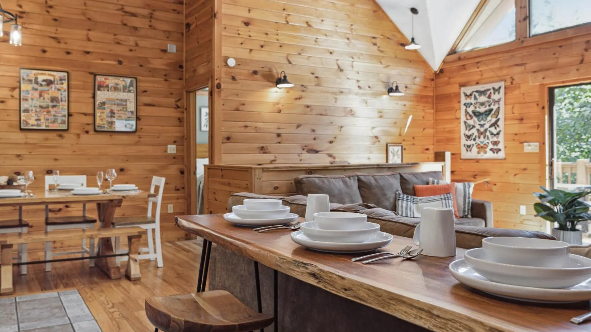 Chalet 1 Min To The Parkway Spacious W 3 And Extra Bedroom!