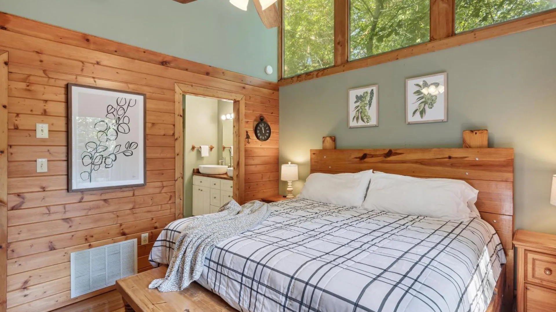 Chalet 1 Min To The Parkway Spacious W 3 And Extra Bedroom! *