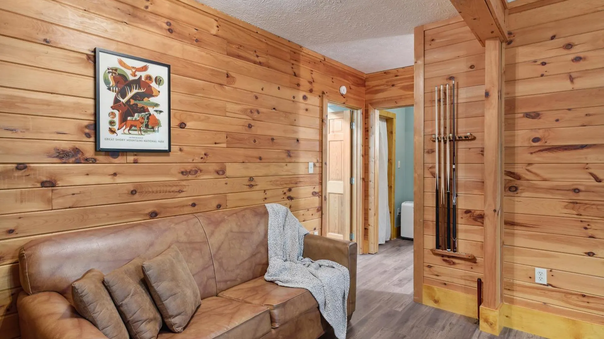 1 Min To The Parkway Spacious W 3 And Extra Bedroom! Chalet *