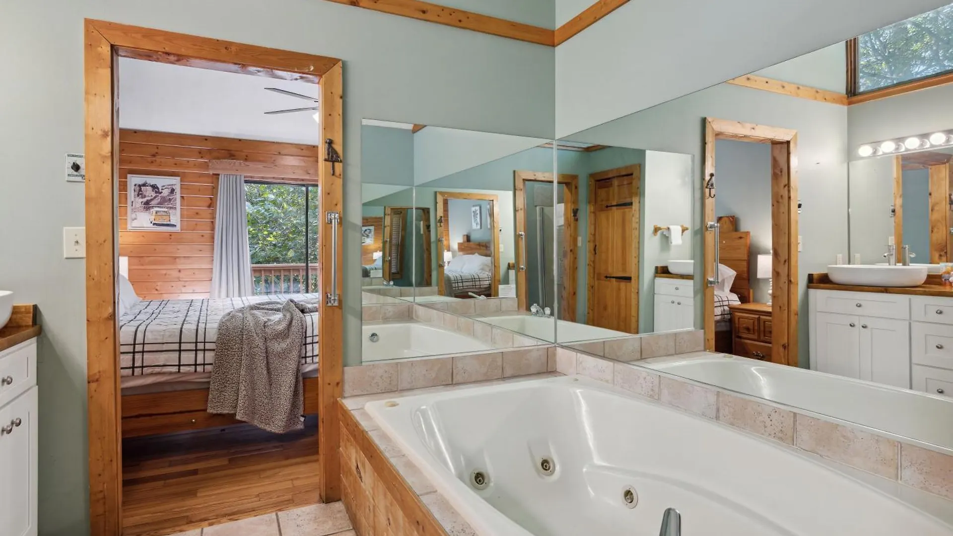 Chalet 1 Min To The Parkway Spacious W 3 And Extra Bedroom! Pigeon Forge