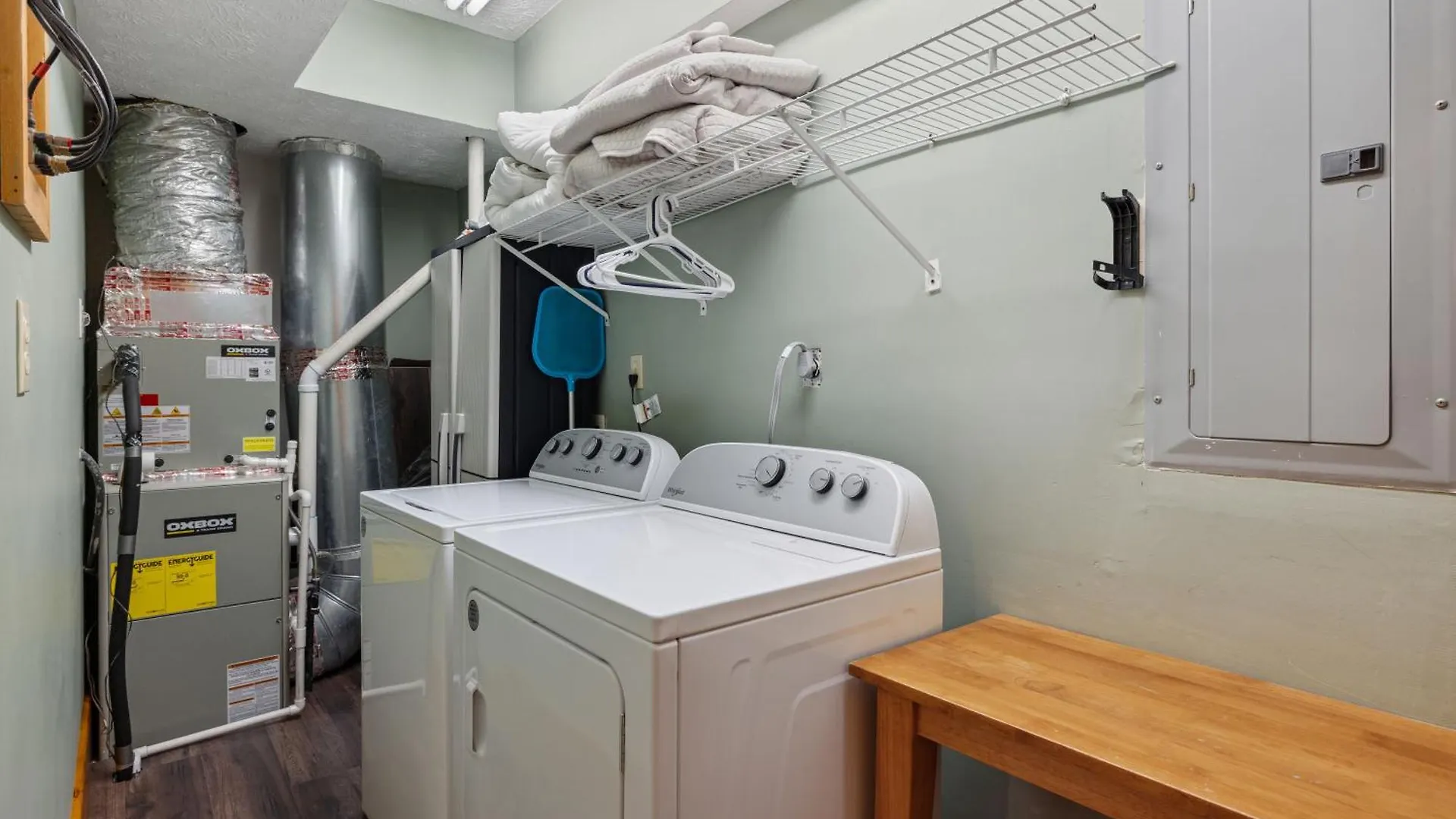 1 Min To The Parkway Spacious W 3 And Extra Bedroom! Chalet