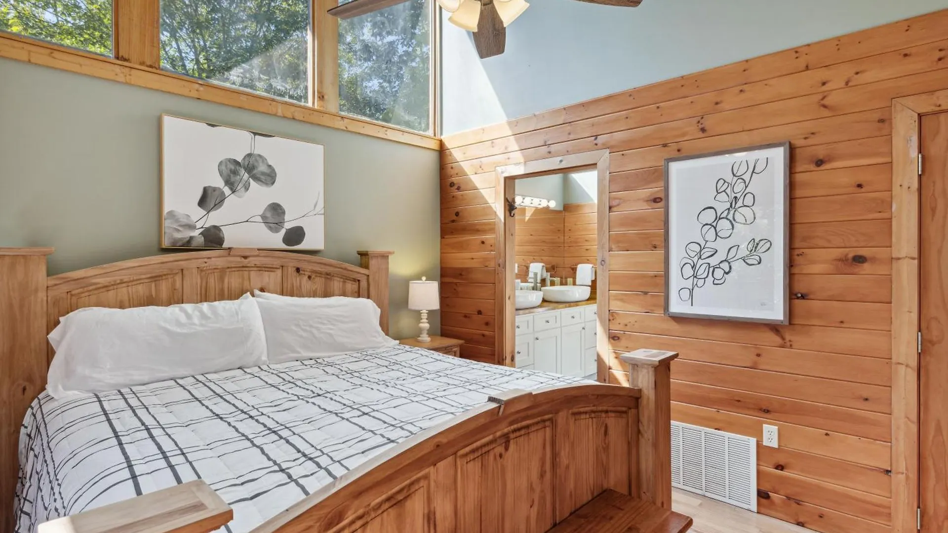 Chalet 1 Min To The Parkway Spacious W 3 And Extra Bedroom!