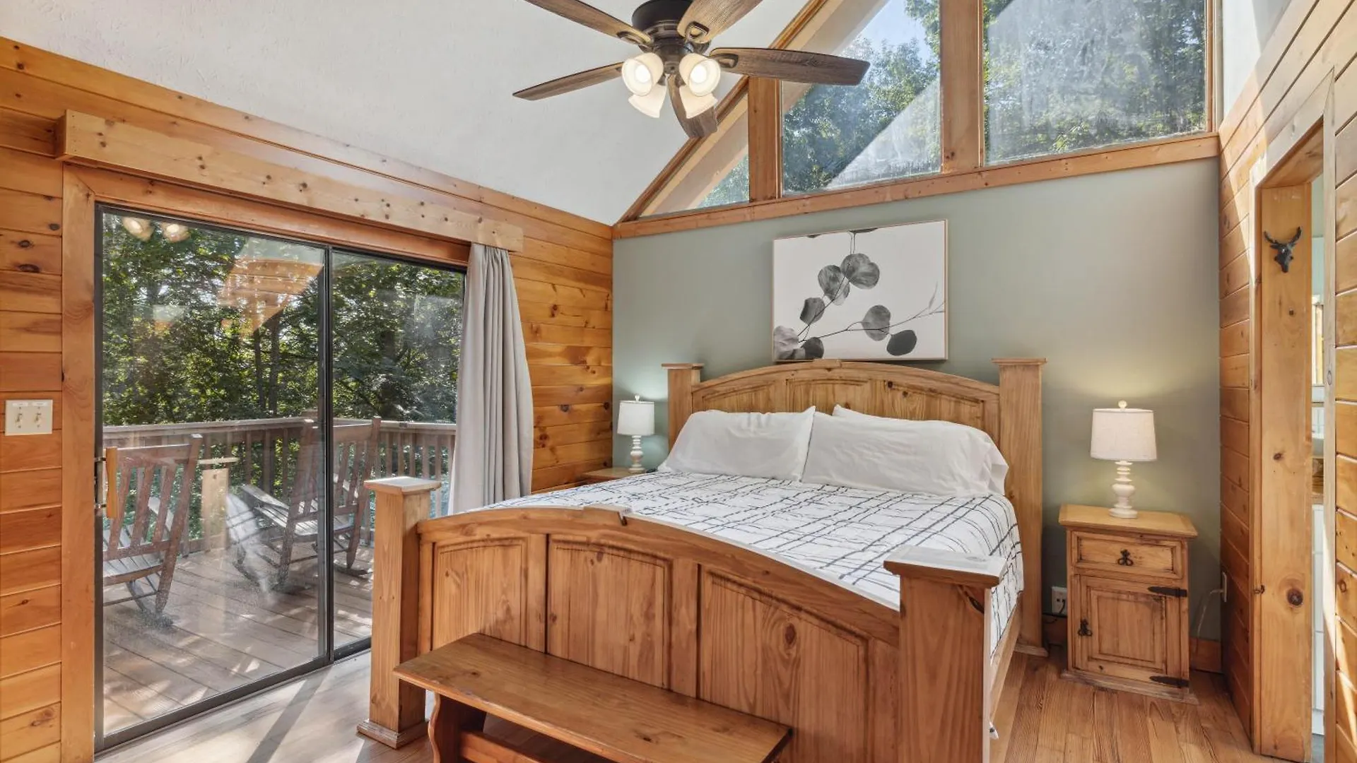 Chalet 1 Min To The Parkway Spacious W 3 And Extra Bedroom!