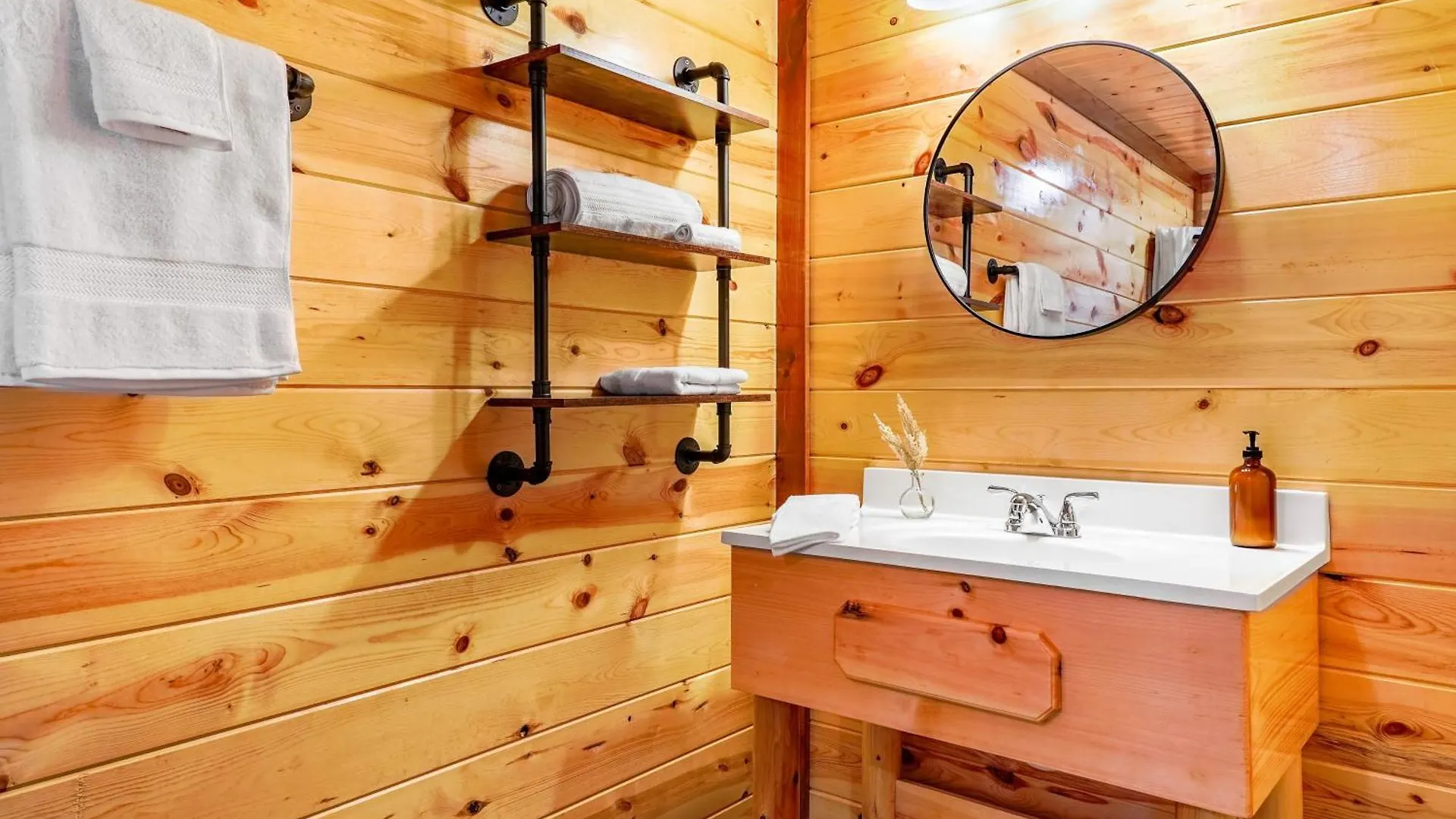 Holiday home Daybreak By Avantstay Sleeps 18 Cabin Poolspa *