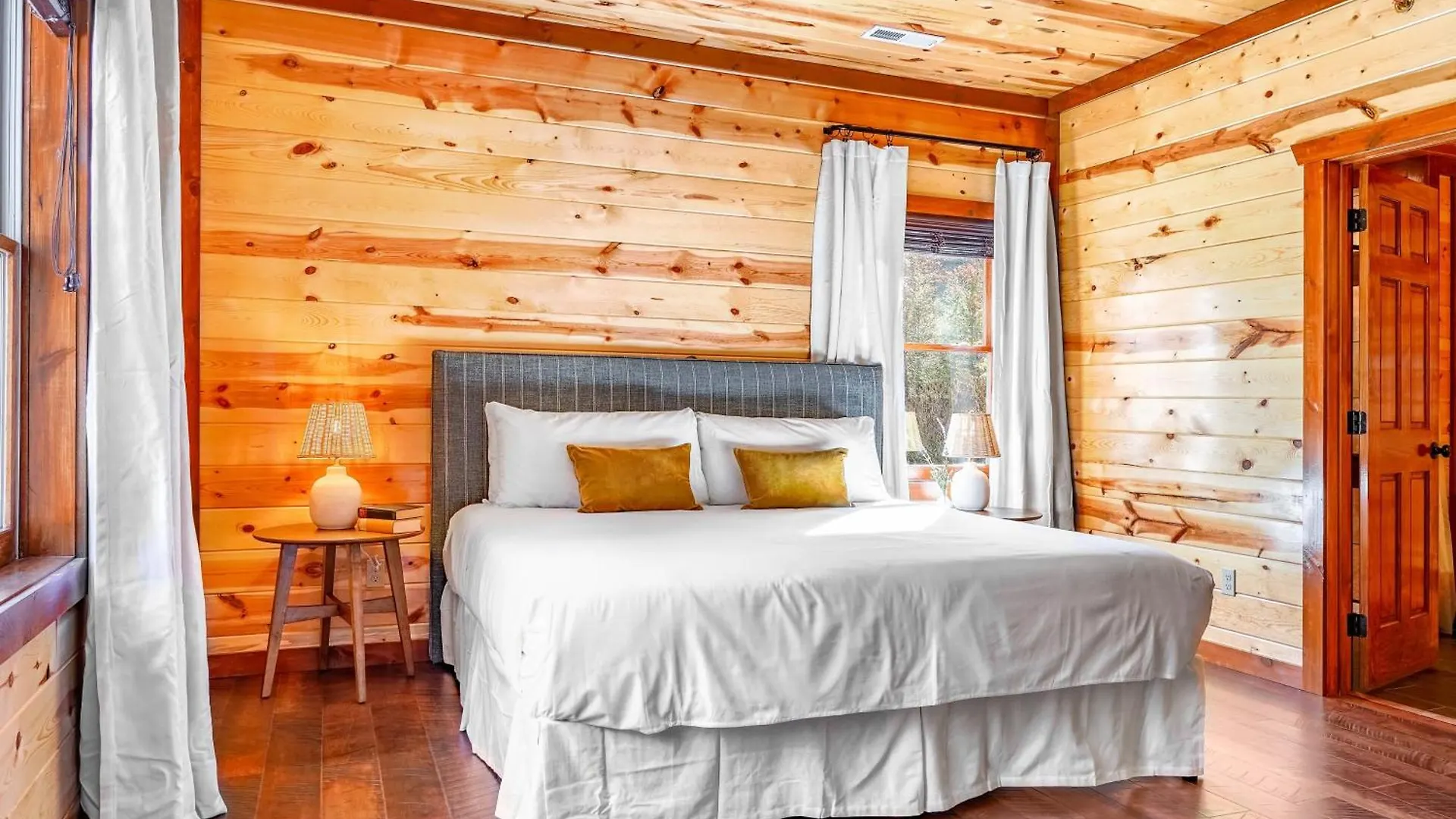 Daybreak By Avantstay Sleeps 18 Cabin Poolspa *