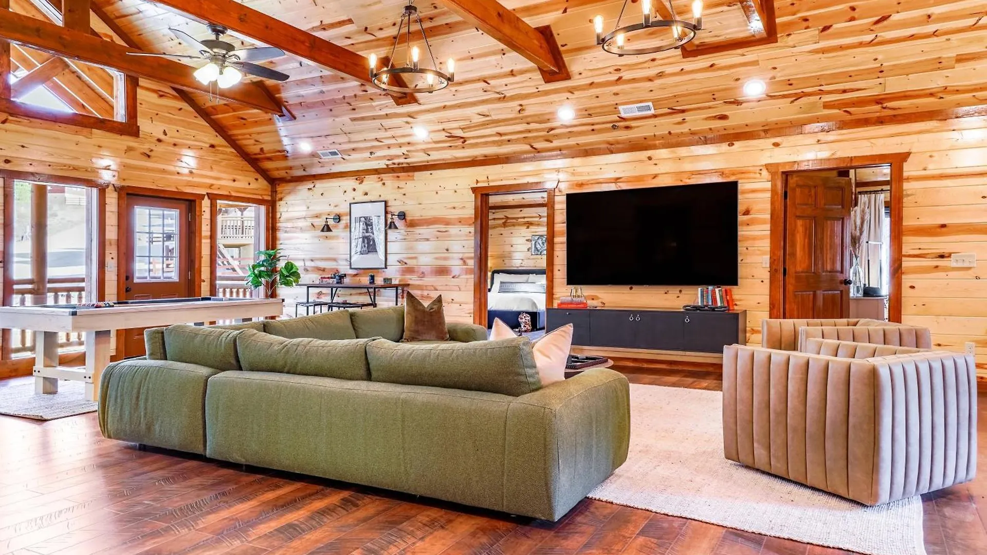 Holiday home Daybreak By Avantstay Sleeps 18 Cabin Poolspa Pigeon Forge