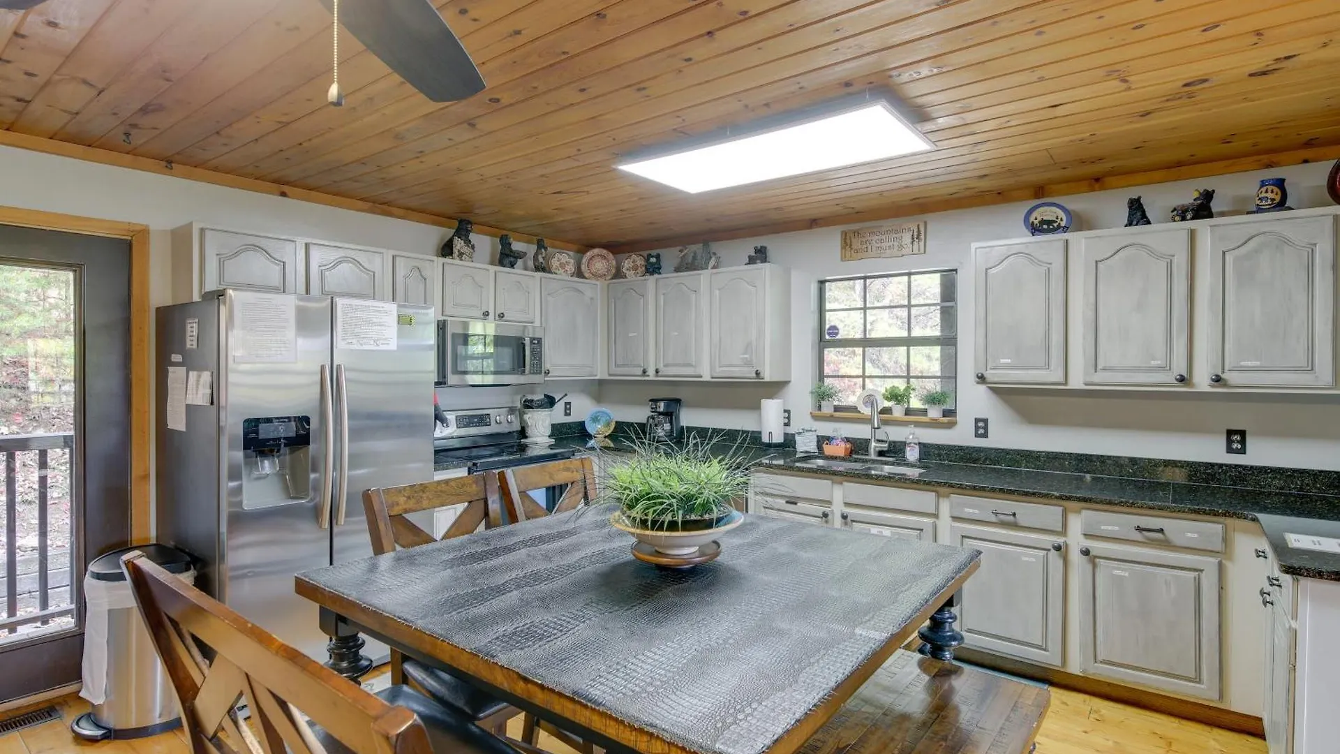 Holiday home Above And Beyond With Prime Views! *