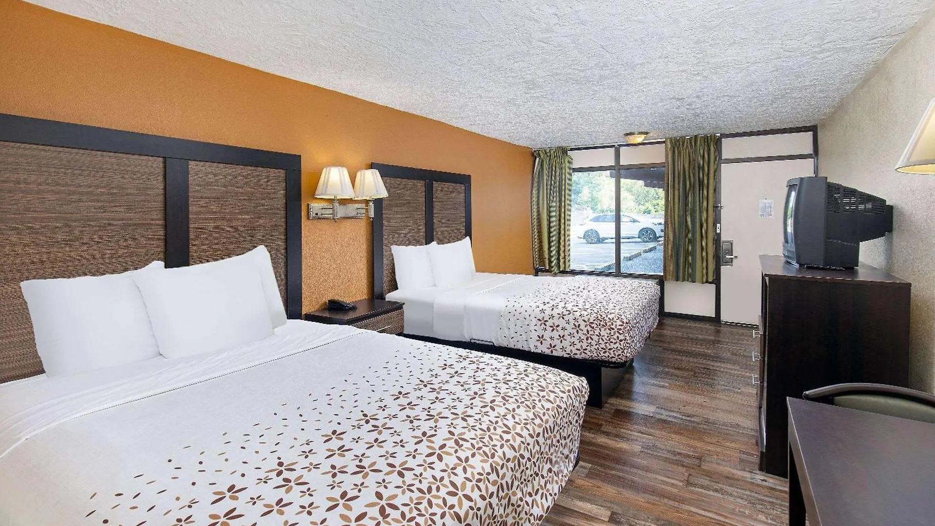 Americana A Travelodge By Wyndham Motel 2*