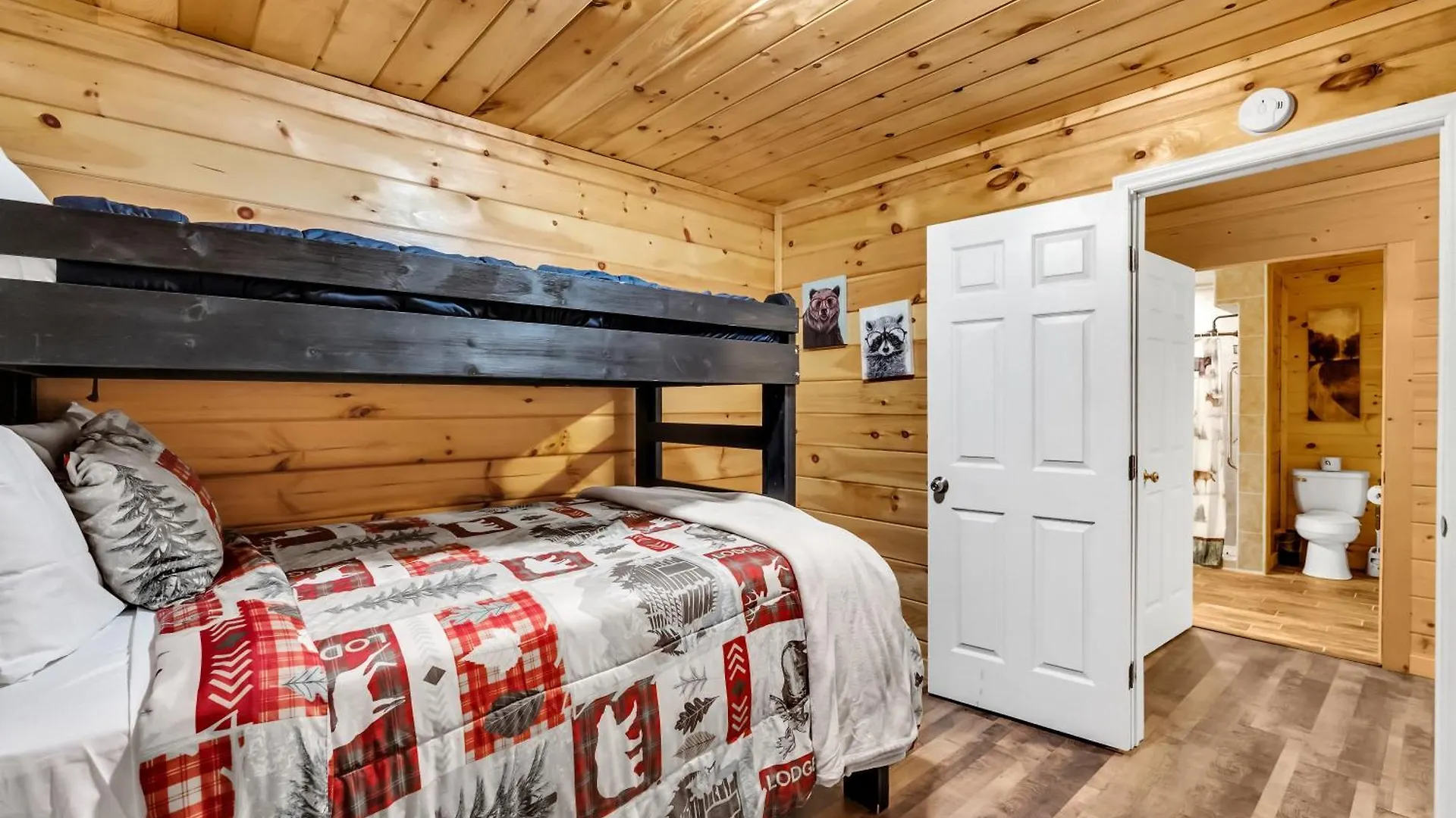 Holiday home Enchanted Memories, Hot Tub, 1089 Of Free Attraction Tickets For Each Paid Day, Dollywood And *