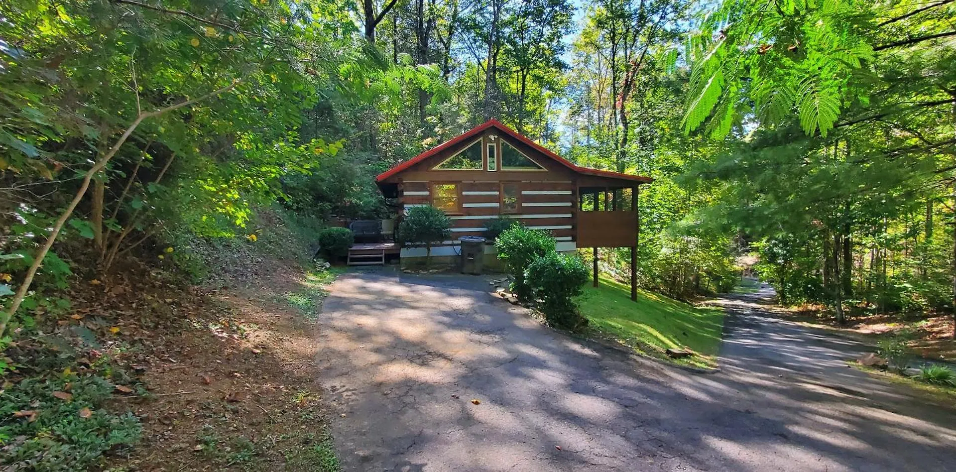 The Robins Nest With Hot Tub * Pigeon Forge