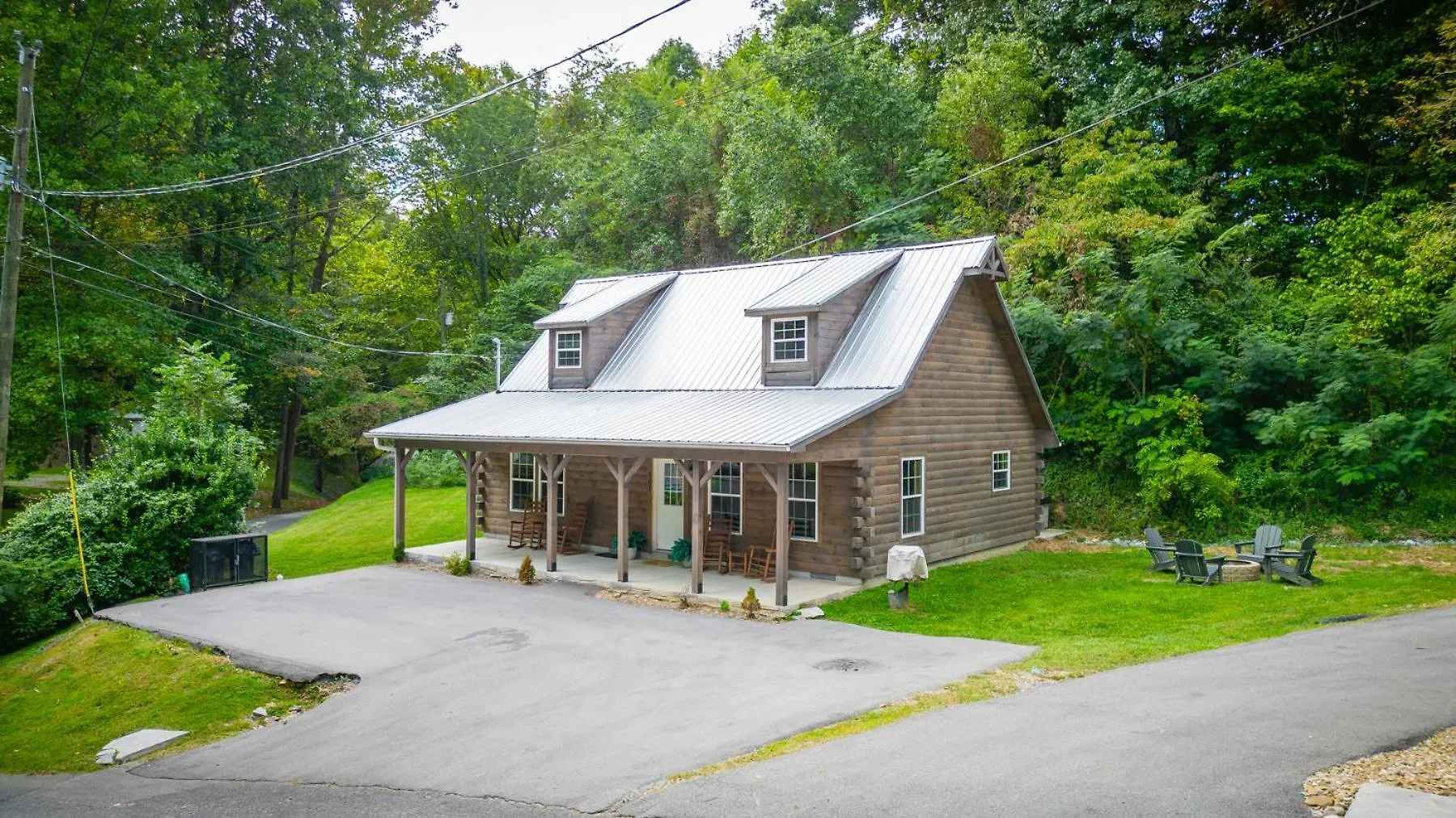 Bear Clubhouse Hot Tub, 1mile From The Parkway, 900 In Free Tickets! Holiday home Pigeon Forge